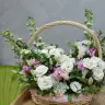 Корзина с эустомой фото 3